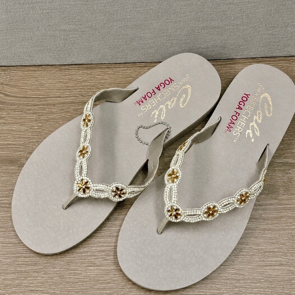 Skechers Cali Yoga Foam Taupe Rhinestone Floral Flip Flop Sandals Womens Size 8